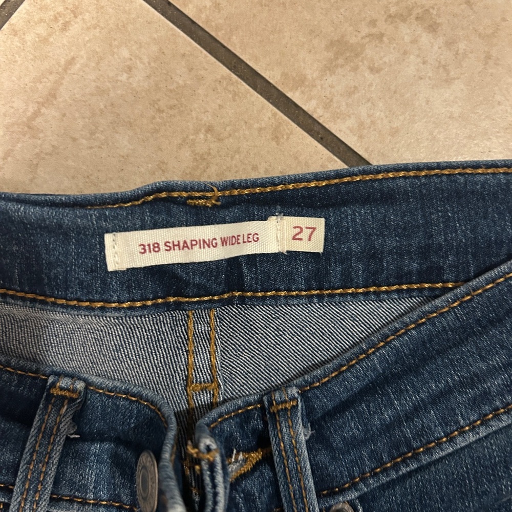 Levi’s 318 Shaping Wide Leg Jeans Size 27 / W27 L32 Medium Wash - Picture 3 of 5